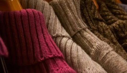 Как убрать катышки с одежды: скотч и бритва не нужны &mdash; понадобится это простое кухонное изделие