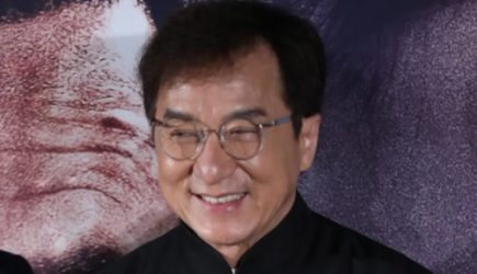 Седой как лунь и весь согнулся: как сейчас выглядит отметивший 70-летие Джеки Чан (фото)