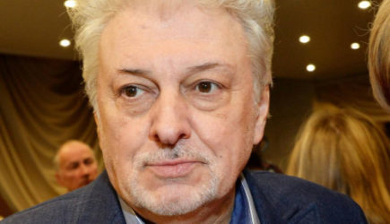 Вячеслав Добрынин едва ходит и с трудом говорит после двух инсультов