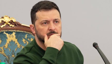 Владимир Зеленский уехал в Германию на фоне окружения и разгрома частей ВСУ на фронте