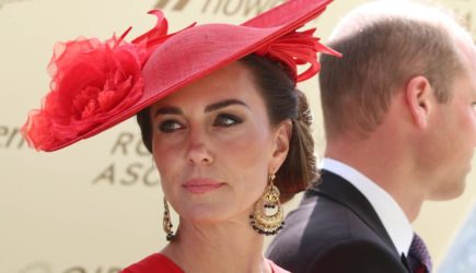 Биограф Левин указала на желание Меган Маркл задеть тяжелобольную Кейт Миддлтон