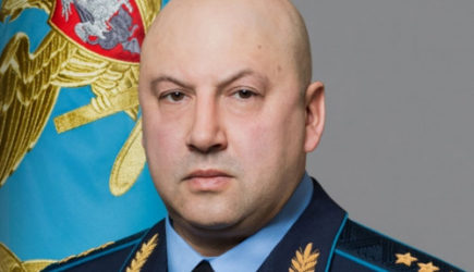 Путин поздравил командующего Суровикина с днем рождения