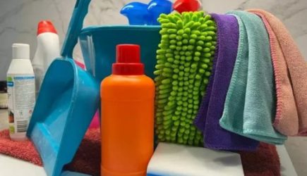 Как убрать пленку с пластикового окна: способ, который поможет даже тогда, когда о пленке забыли на несколько лет