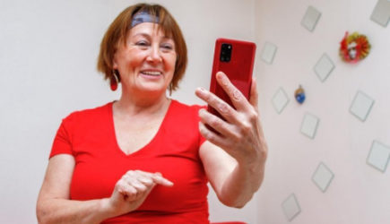 «Теперь запрещено». Пенсионеров, у которых есть телефон, ждет большой сюрприз с 24 апреля