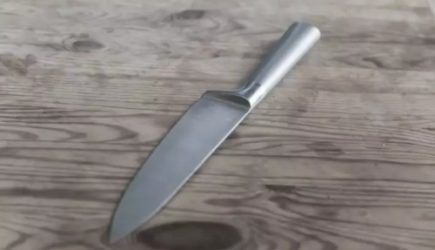 Почему нельзя есть с ножа: что на самом деле скрывает примета