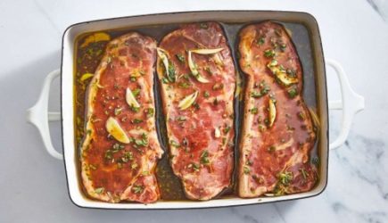 Дольше не всегда лучше: сколько же на самом деле стоит держать мясо в маринаде