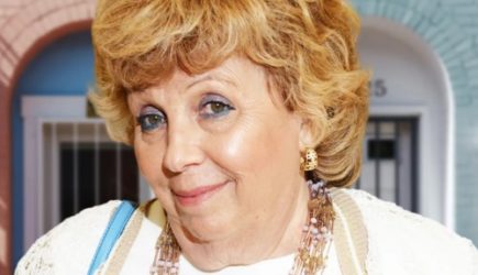 Рассады нет, бассейн получила даром: скромница Рубальская живет в роскошном доме