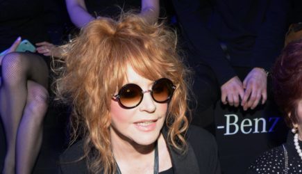 Названа страшная причина отказа коллег от общения со сбежавшей Пугачевой