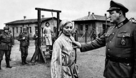 Насильно раздевали: по этой детали немцы вычисляли разведчиц СССР