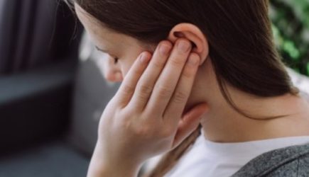 Почему возникает шум в ушах