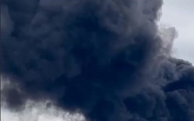 Крупный пожар начался в Екатеринбурге — Shot