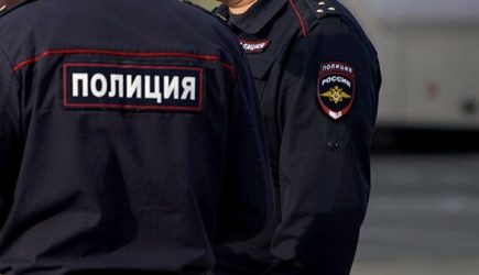 В Петербурге над двумя школьницами надругались в квартире соседа