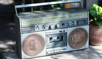 Сплошной шум: почему на магнитолах есть волна AM, на которой не крутят музыку