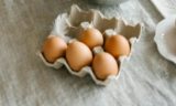 Если заметили это &mdash; сразу выбрасывайте: 4 верных способа определить свежесть яиц