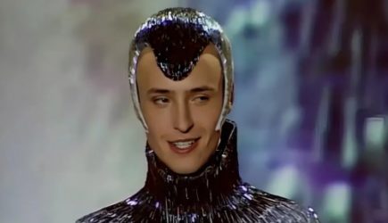 &laquo;Космический мальчик&raquo; отрастил бороду и набрал вес: как сегодня выглядит кумир нулевых Витас (фото)