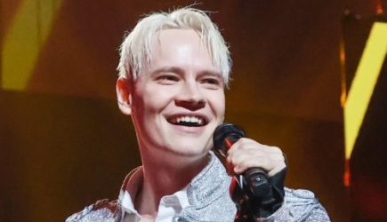 Под кожаными брюками &mdash; ничего: SHAMAN признался, что выступает перед россиянами без белья