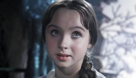 Сломанная мебель и куча хлама: Настенька из &laquo;Морозко&raquo; жила в ужасных условиях