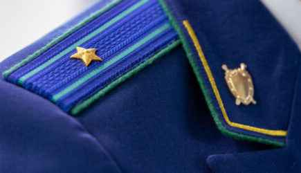 Чистки в Минобороны: Красавица в «генеральских» погонах написала заявление