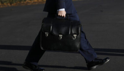 Отсидеться не получится. За чистками в Минобороны последовал «губернаторопад»