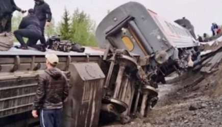 &laquo;Бьют окна, достают детей&raquo;: что происходит в Коми