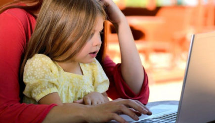 &laquo;Без учета доходов&raquo;: в СФР напомнили, кому разово положено 24 600 рублей