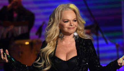 &laquo;Заливали на связки лекарства&raquo;: Лариса Долина о проблемах с голосом