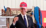 Джо Байден надел кепку с надписью «Трамп 2024»