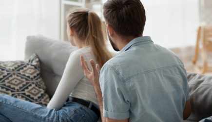 Женщина попалась на измене мужу с его братом в присутствии их матери