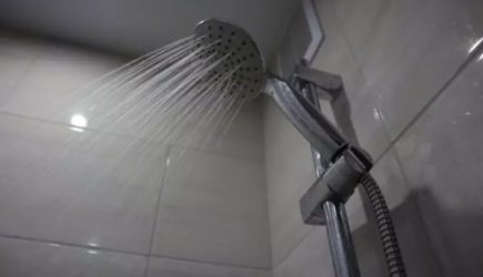 Почему перед сном нельзя принимать душ: 2 причины — не игнорируйте их