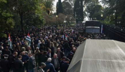 В Абхазии заявили о двух тысячах протестующих из-за соглашения с Россией