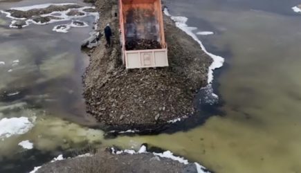 ВСУ затопили собственные позиции близ Курахово подрывом дамбы