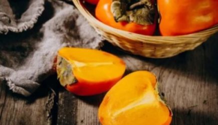 Поставьте это в кастрюлю &mdash; и хурма дозреет за несколько часов: вяжущий вкус точно исчезнет