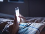 Почему нельзя пользоваться телефоном перед сном. Запомните на всю жизнь