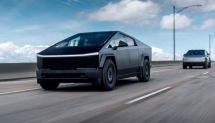 Что стало с Tesla Cybertruck после &#171;встречи&#187; с оленем на большой скорости