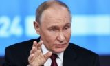 Путин распорядился дополнительно повысить пенсии некоторым категориям пенсионеров