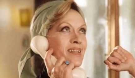 Фрейндлих тяжело говорить из-за проблем со здоровьем