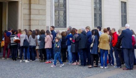 Британский музей человеческих фекалий отправился в турне по стране