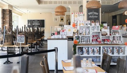 Российский тревел-блогер описал зарплаты официантов в Канаде фразой &laquo;не поверил ушам&raquo;