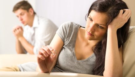 Стало известно, сколько браков распадается в России