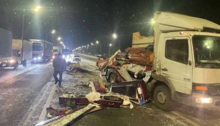 Федеральную трассу под Владимиром усыпало гробами и телами после ДТП