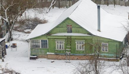Дачникам посоветовали, как подготовить дом к весне
