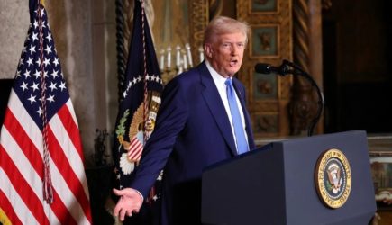 &laquo;Где он был три года?!&raquo;: Трамп сравнял Зеленского с землей за его претензии к переговорам с Россией