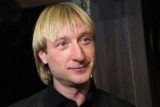 Плющенко не приехал на турнир своей примы. А кто был с такой веселой Муравьевой?