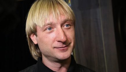 Плющенко не приехал на турнир своей примы. А кто был с такой веселой Муравьевой?