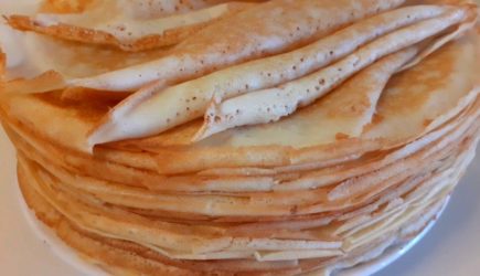 Гости сойдут с ума от этой вкуснятины: простой рецепт тонких старорусских блинов на Масленицу