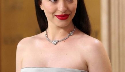 Звезда &laquo;Аноры&raquo; тренировалась в лагере для стриптизерш ради роли в фильме