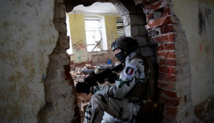 Три страны захотели направить войска на Украину