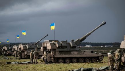 Опубликованы кадры эвакуации западной техники из Курской области