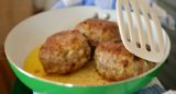 Чайная ложка в фарш &ndash; и котлеты получаются словно весеннее облачко: легкие и сочные