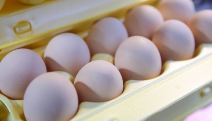 Не кладите яйца в холодильник, пока не натрете их маслом: результат удивит